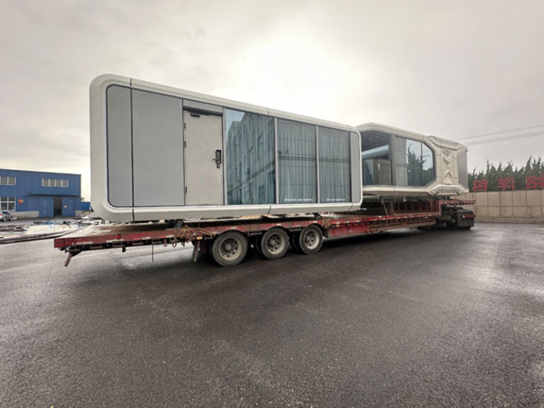 Principais vantagens de escolher a Apple Cabins para o seu projeto de hotelaria: Lucro, rapidez e fator "Uau" 3 Apple-Cabin-Delivery-3